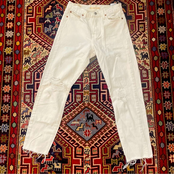Levis Wedgie Straight White Distressed Denim High-Rise Cropped Jeans - Picture 4 of 6